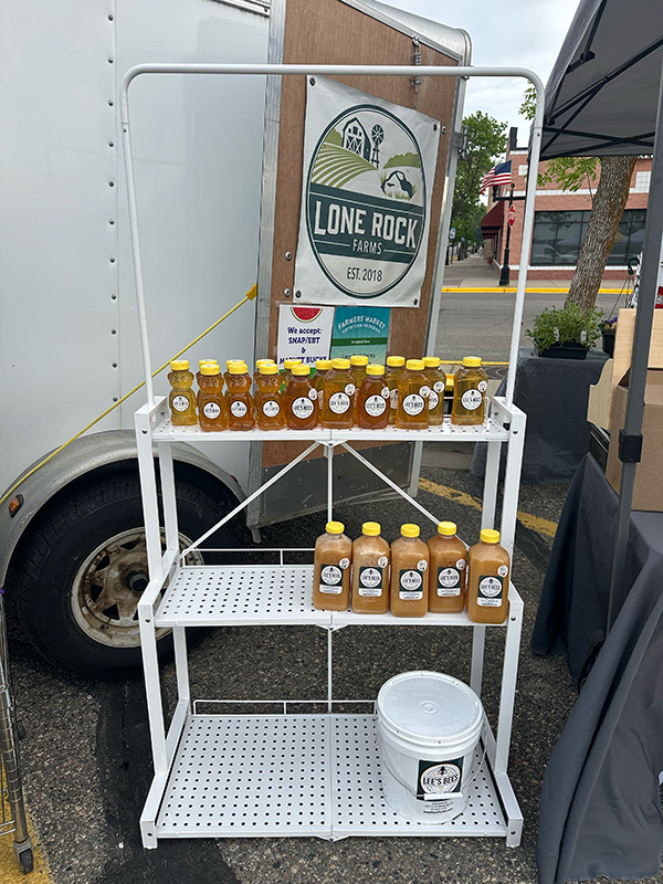 lone-rock-farms-lees-bees-honey-stand-market